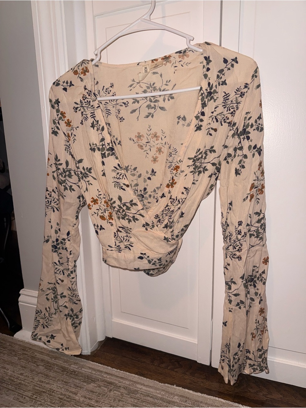 Sky and Sparrow Cream Floral Wrap Long-Sleeve Crop Top